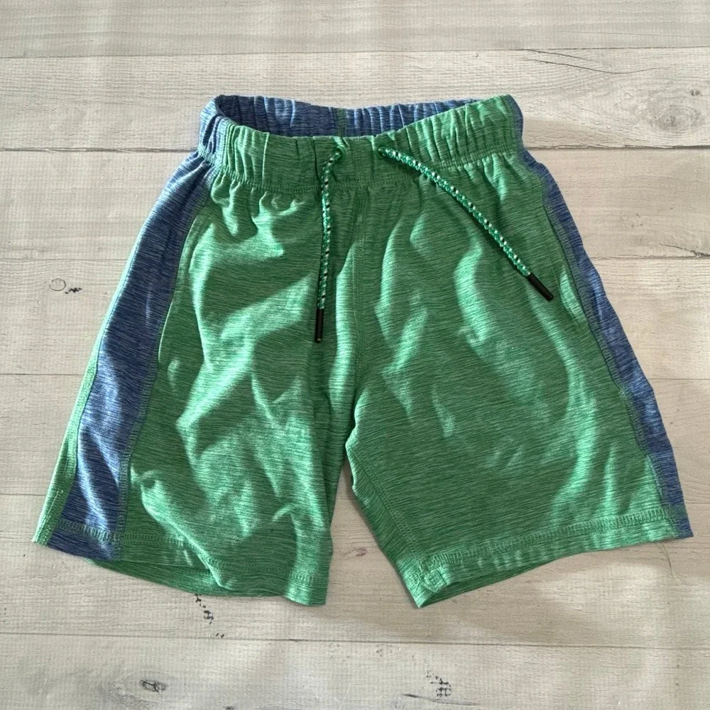 Hanna Andersson boys active UV shorts green and blue 100/4